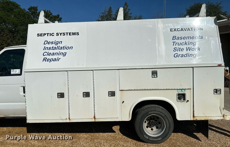 image for item EB2808 2005 Ford E450 utility van
