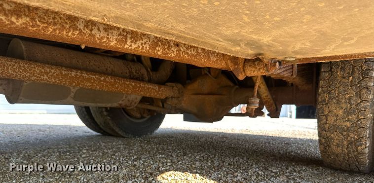 image for item EB2808 2005 Ford E450 utility van