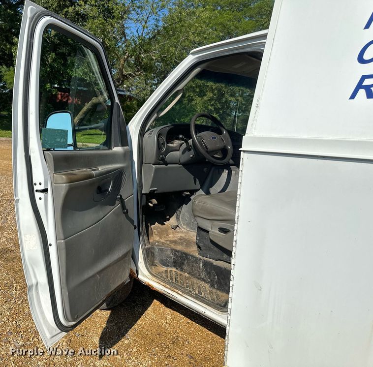 image for item EB2808 2005 Ford E450 utility van