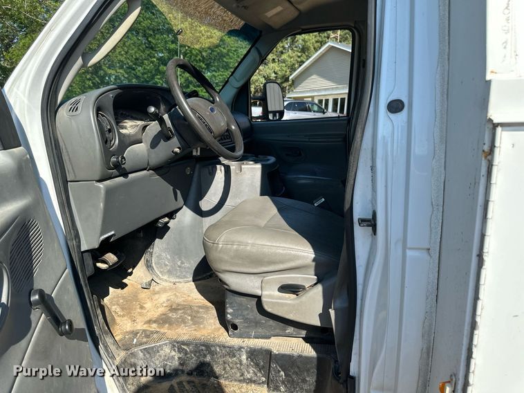 image for item EB2808 2005 Ford E450 utility van