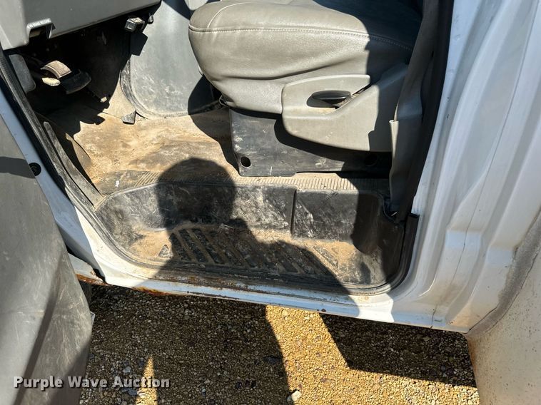 image for item EB2808 2005 Ford E450 utility van