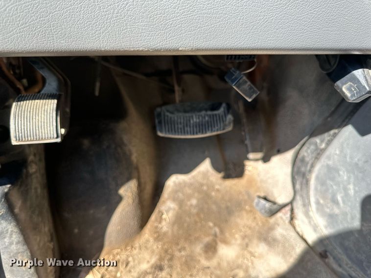 image for item EB2808 2005 Ford E450 utility van