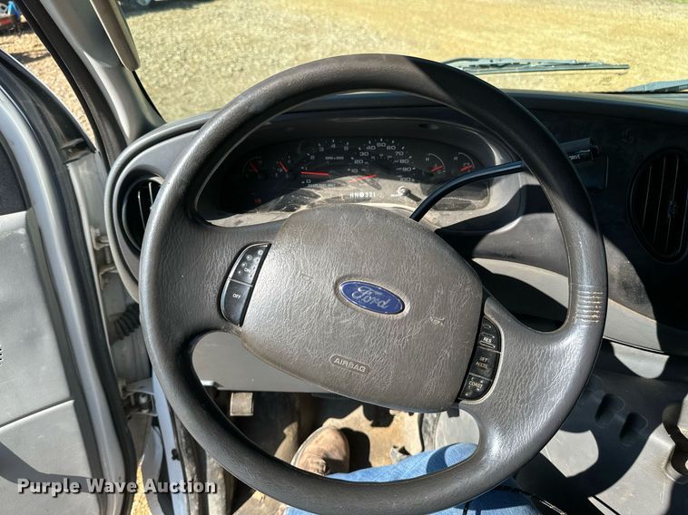 image for item EB2808 2005 Ford E450 utility van
