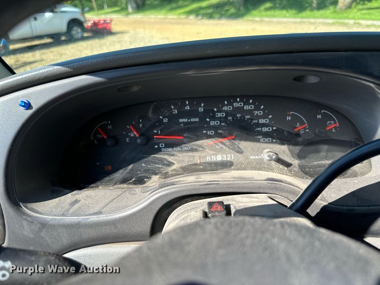 image for item EB2808 2005 Ford E450 utility van