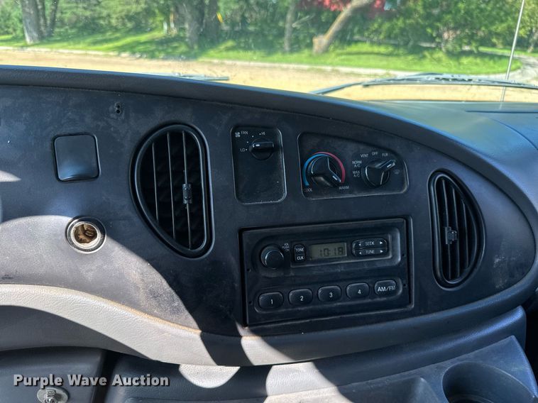 image for item EB2808 2005 Ford E450 utility van