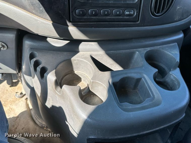 image for item EB2808 2005 Ford E450 utility van
