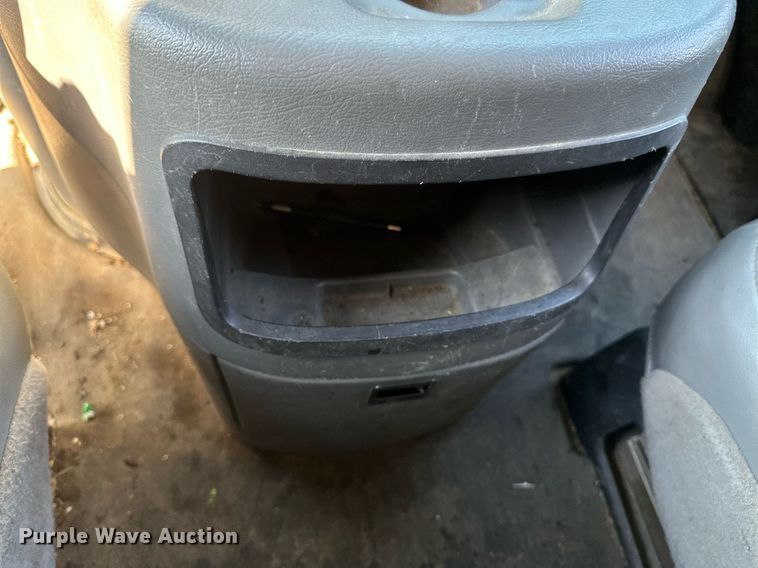 image for item EB2808 2005 Ford E450 utility van