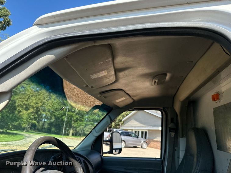 image for item EB2808 2005 Ford E450 utility van