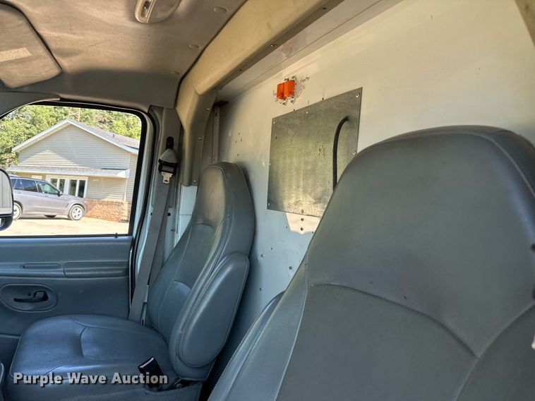 image for item EB2808 2005 Ford E450 utility van