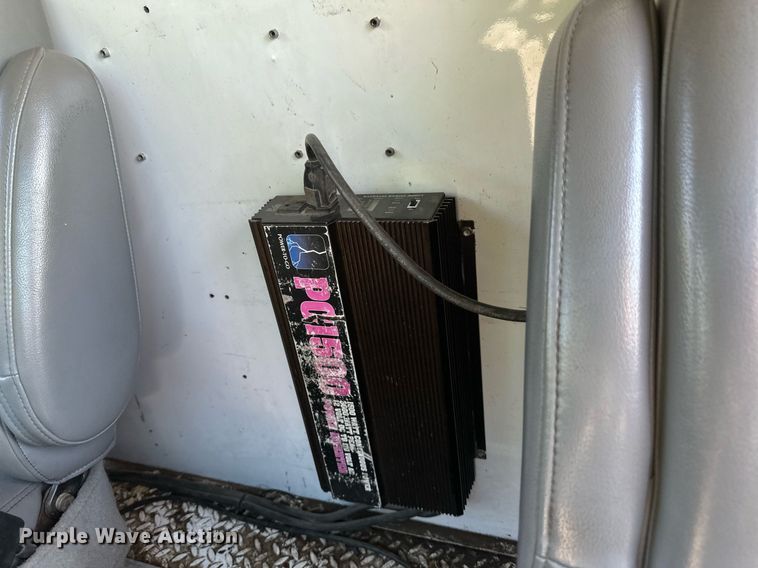 image for item EB2808 2005 Ford E450 utility van