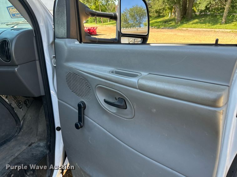 image for item EB2808 2005 Ford E450 utility van