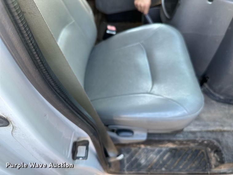image for item EB2808 2005 Ford E450 utility van