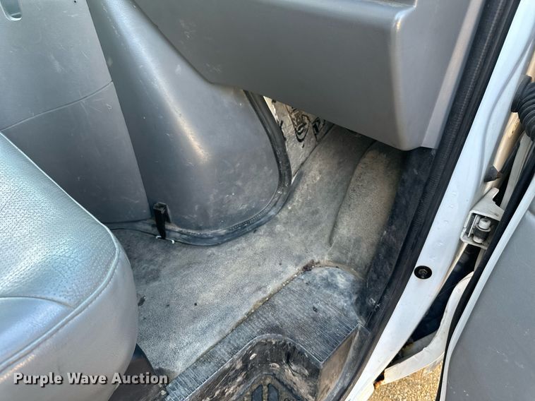 image for item EB2808 2005 Ford E450 utility van