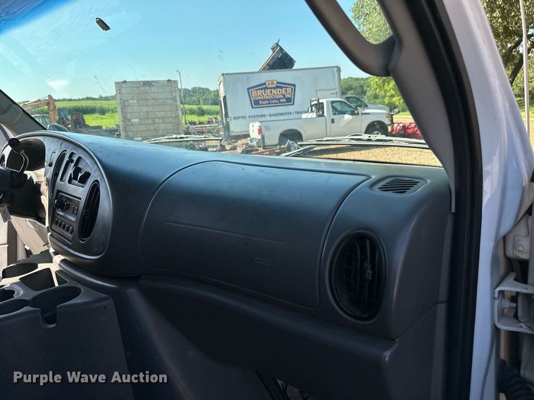 image for item EB2808 2005 Ford E450 utility van