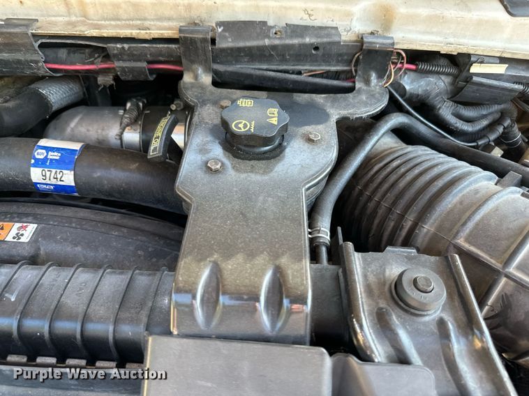 image for item EB2808 2005 Ford E450 utility van