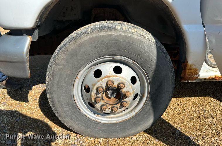 image for item EB2808 2005 Ford E450 utility van