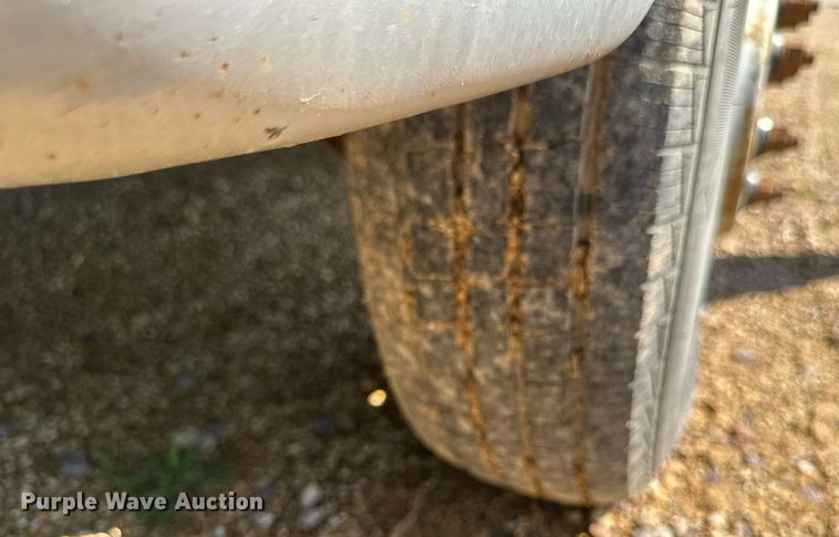 image for item EB2808 2005 Ford E450 utility van