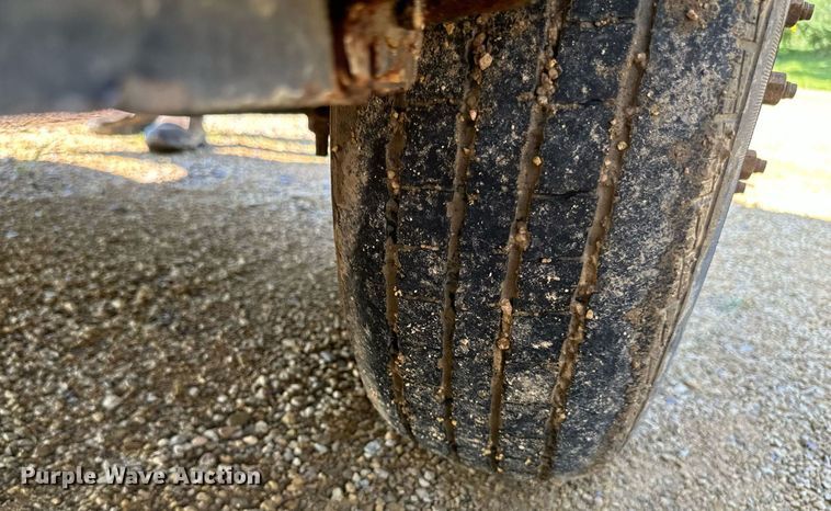 image for item EB2808 2005 Ford E450 utility van