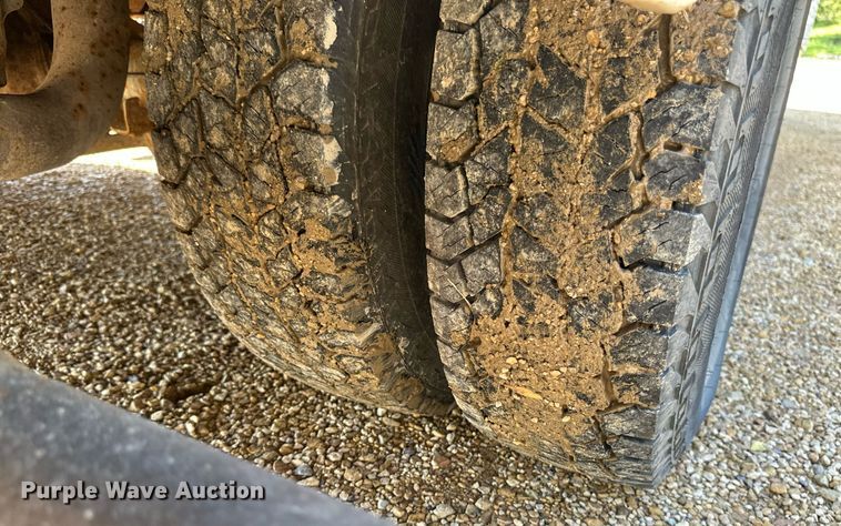 image for item EB2808 2005 Ford E450 utility van