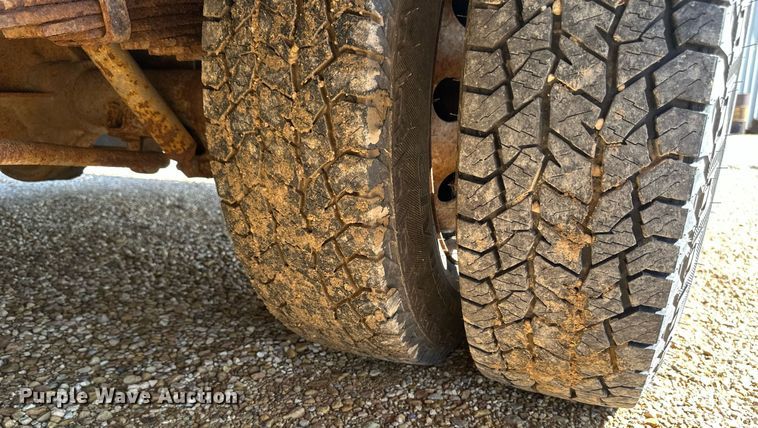 image for item EB2808 2005 Ford E450 utility van