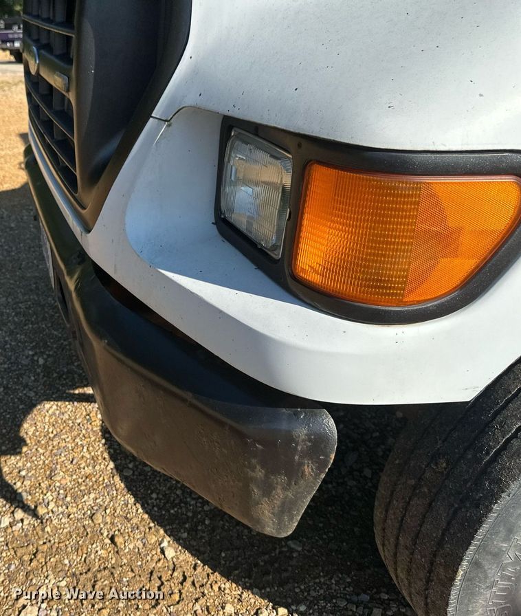 image for item EB2809 2000 Ford F650 box truck