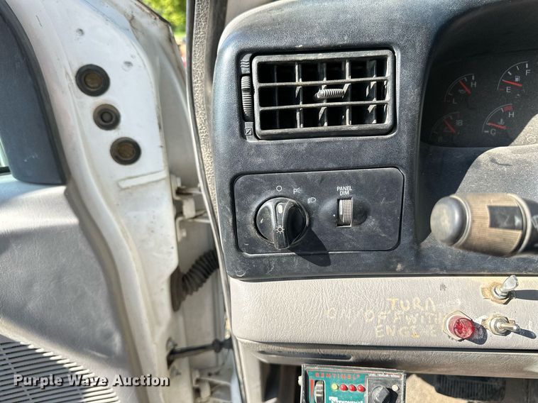 image for item EB2809 2000 Ford F650 box truck