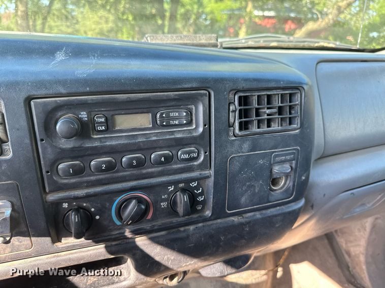 image for item EB2809 2000 Ford F650 box truck