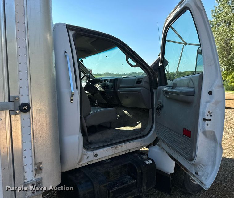 image for item EB2809 2000 Ford F650 box truck