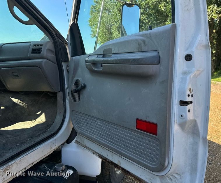 image for item EB2809 2000 Ford F650 box truck