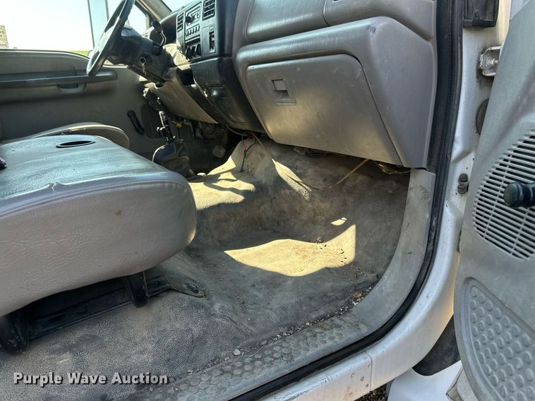 image for item EB2809 2000 Ford F650 box truck