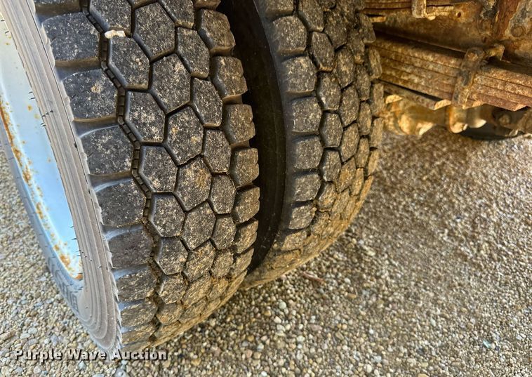 image for item EB2809 2000 Ford F650 box truck