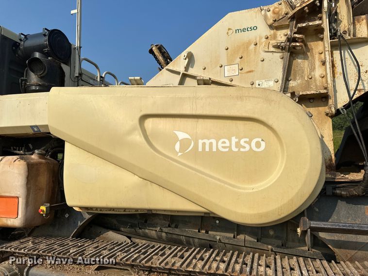image for item EB2824 Metso Lokotrak LT1213S impact crushing plant