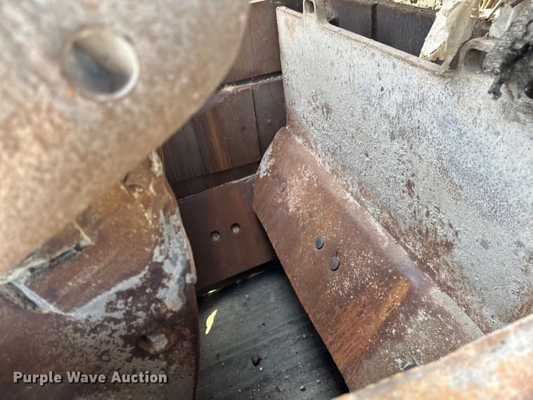 image for item EB2824 Metso Lokotrak LT1213S impact crushing plant