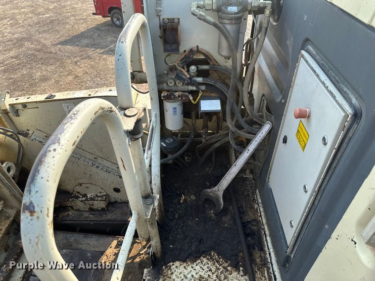 image for item EB2824 Metso Lokotrak LT1213S impact crushing plant