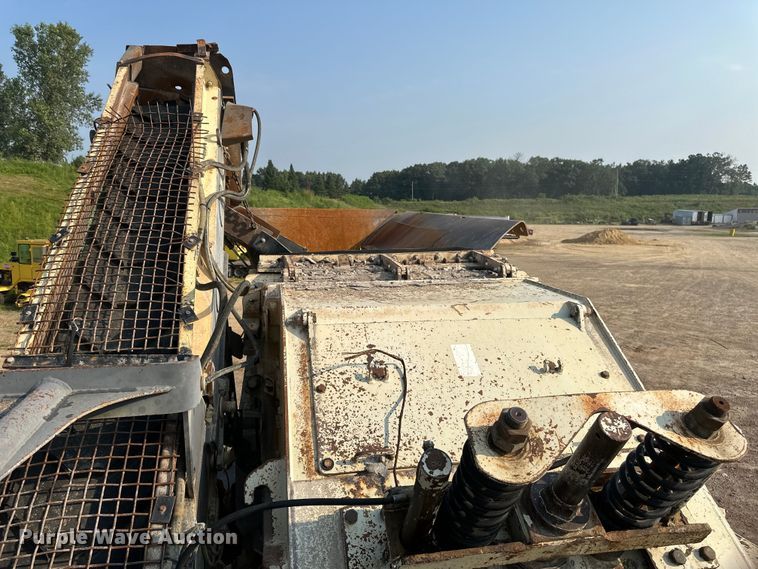 image for item EB2824 Metso Lokotrak LT1213S impact crushing plant