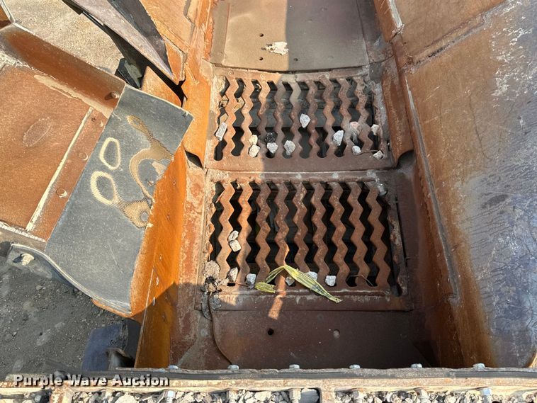 image for item EB2824 Metso Lokotrak LT1213S impact crushing plant