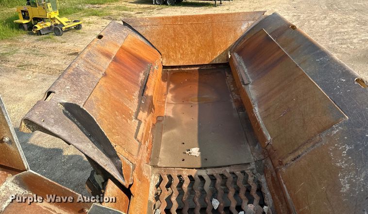 image for item EB2824 Metso Lokotrak LT1213S impact crushing plant