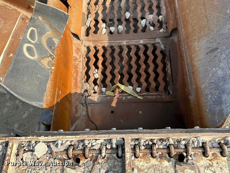 image for item EB2824 Metso Lokotrak LT1213S impact crushing plant