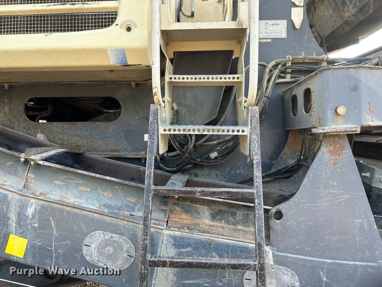 image for item EB2824 Metso Lokotrak LT1213S impact crushing plant