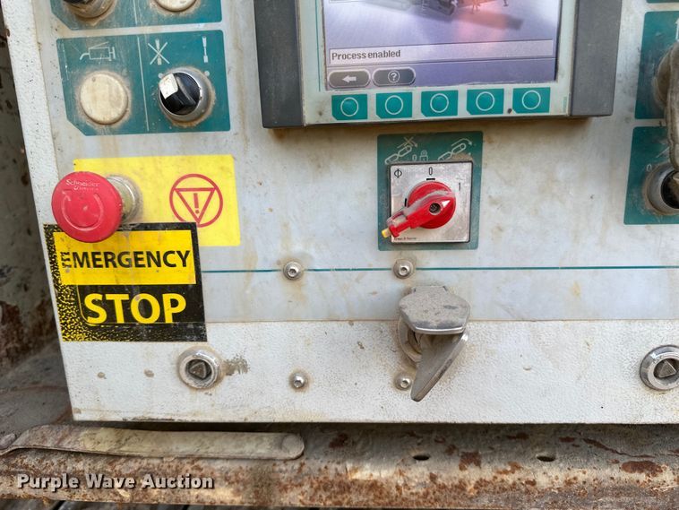 image for item EB2824 Metso Lokotrak LT1213S impact crushing plant