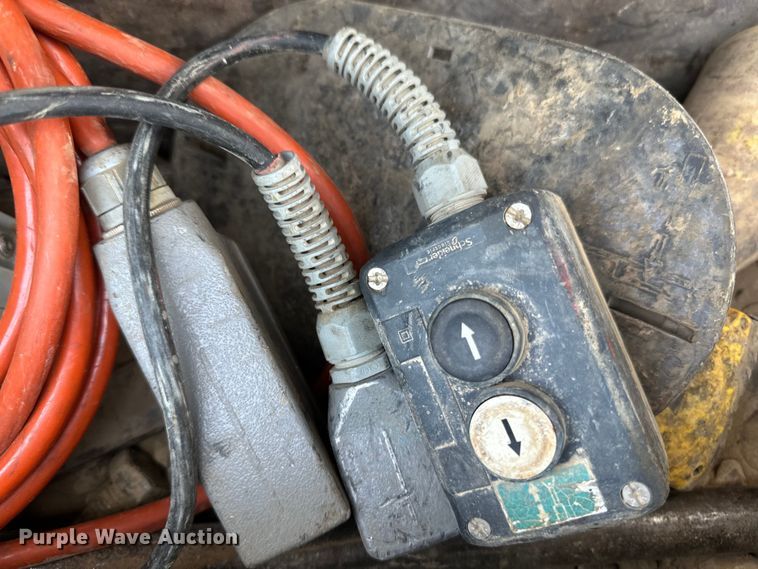 image for item EB2824 Metso Lokotrak LT1213S impact crushing plant