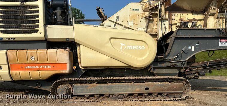 image for item EB2824 Metso Lokotrak LT1213S impact crushing plant