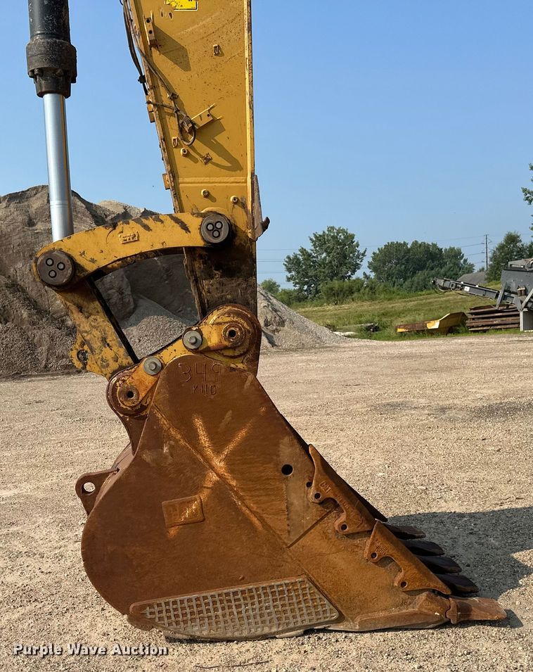 image for item EB2825 2019 Caterpillar 349FL excavator