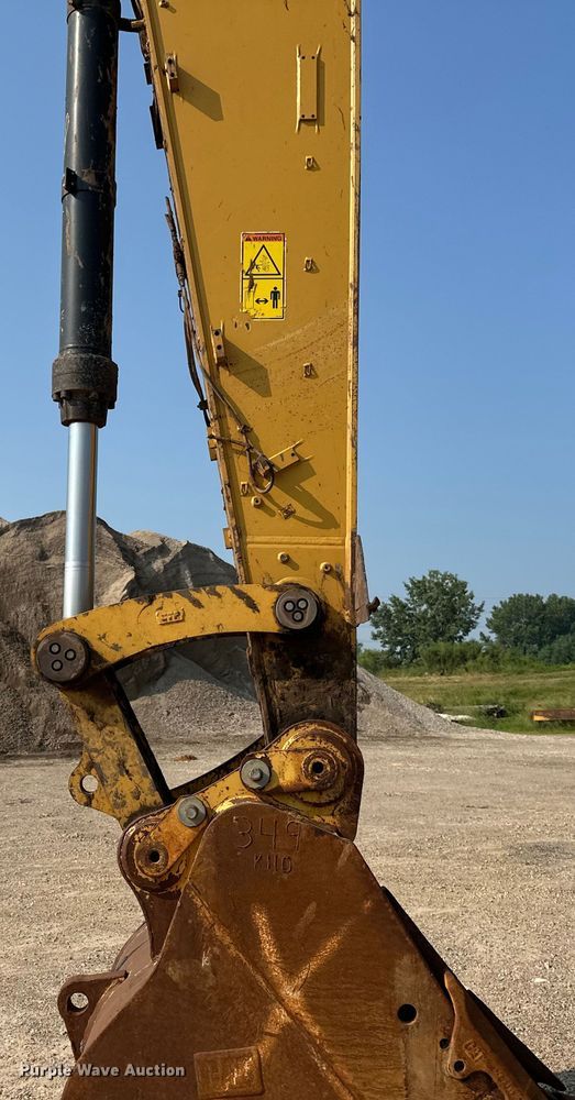 image for item EB2825 2019 Caterpillar 349FL excavator