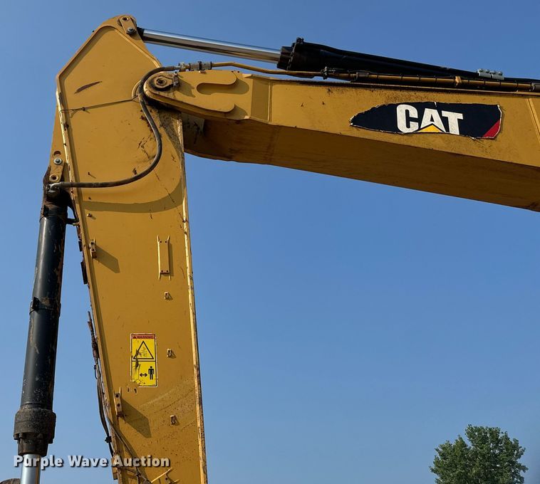 image for item EB2825 2019 Caterpillar 349FL excavator