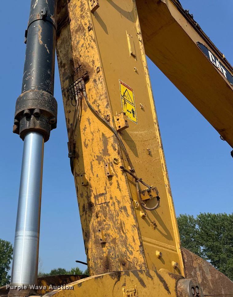 image for item EB2825 2019 Caterpillar 349FL excavator