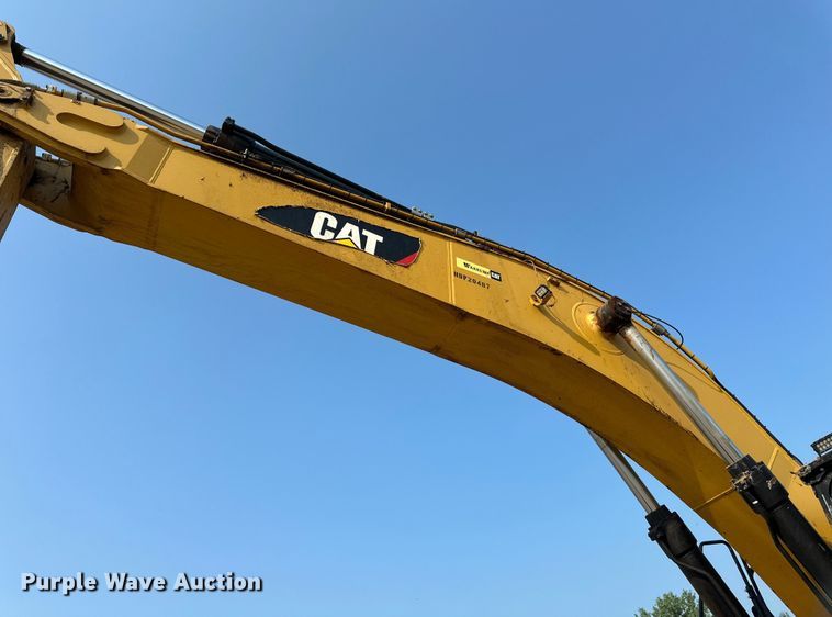 image for item EB2825 2019 Caterpillar 349FL excavator