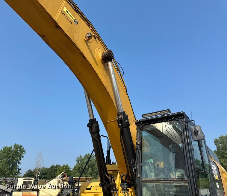 image for item EB2825 2019 Caterpillar 349FL excavator