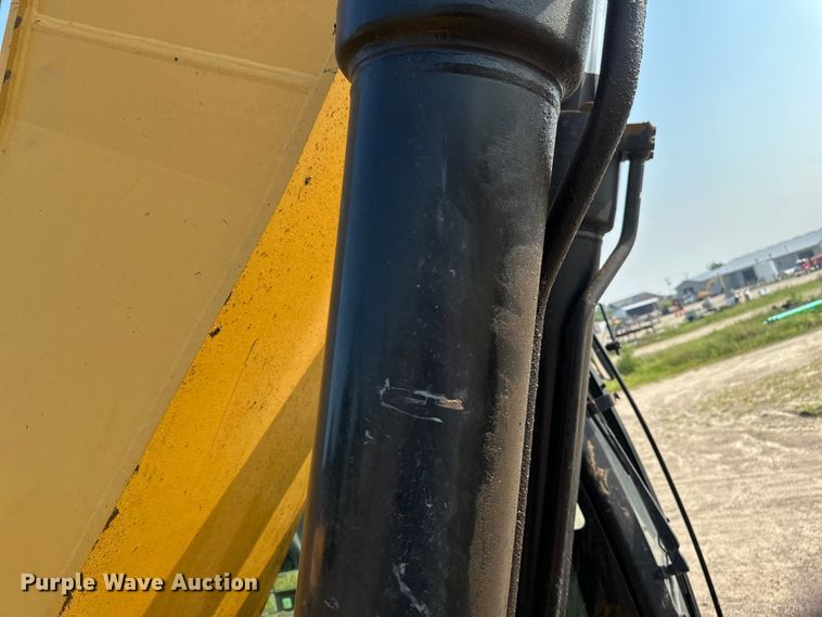 image for item EB2825 2019 Caterpillar 349FL excavator