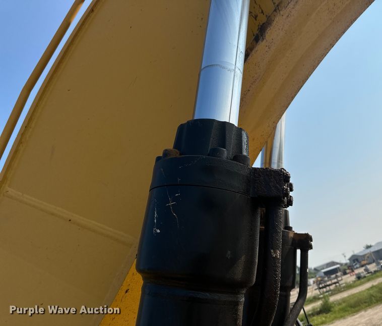 image for item EB2825 2019 Caterpillar 349FL excavator